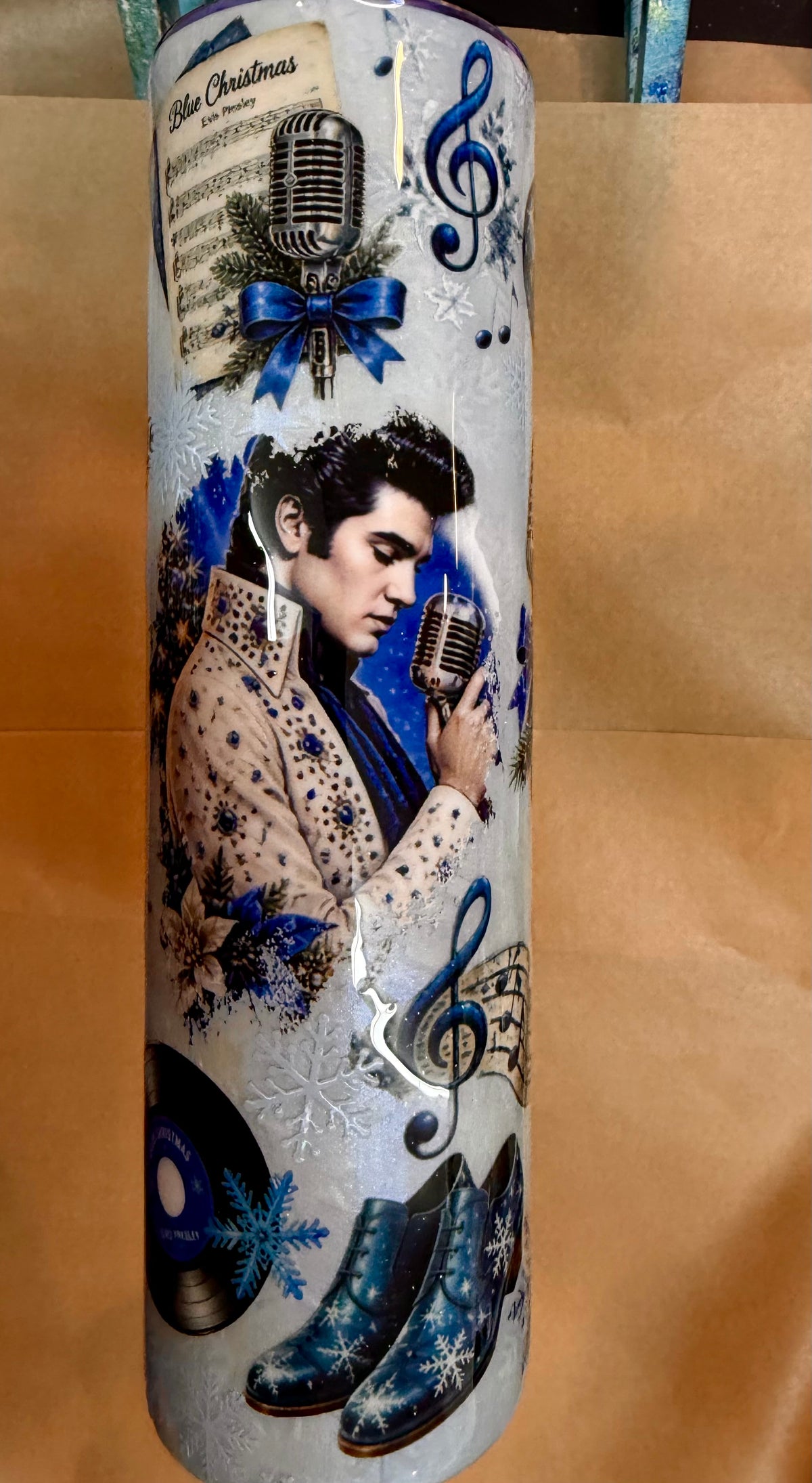 32 tipsy Chlairs Elvis